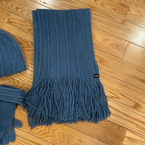 ESPRIT winter scarf/hat/gloves set - Picture 3 of 4